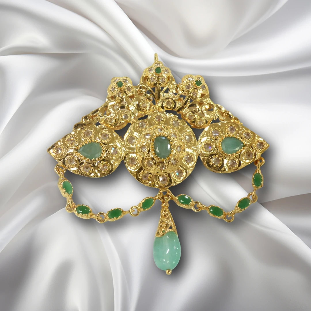 Broche-saphir-royale.webp Ceinture Royale Saphir – Élégance Luxueuse et Prestige Intemporel