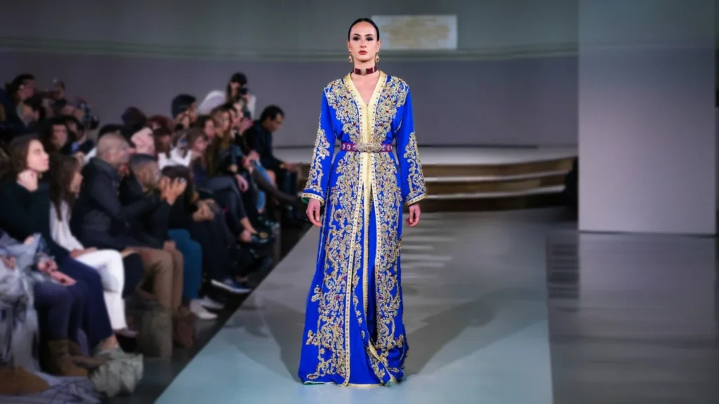Caftan-bleu-mautassin-defile