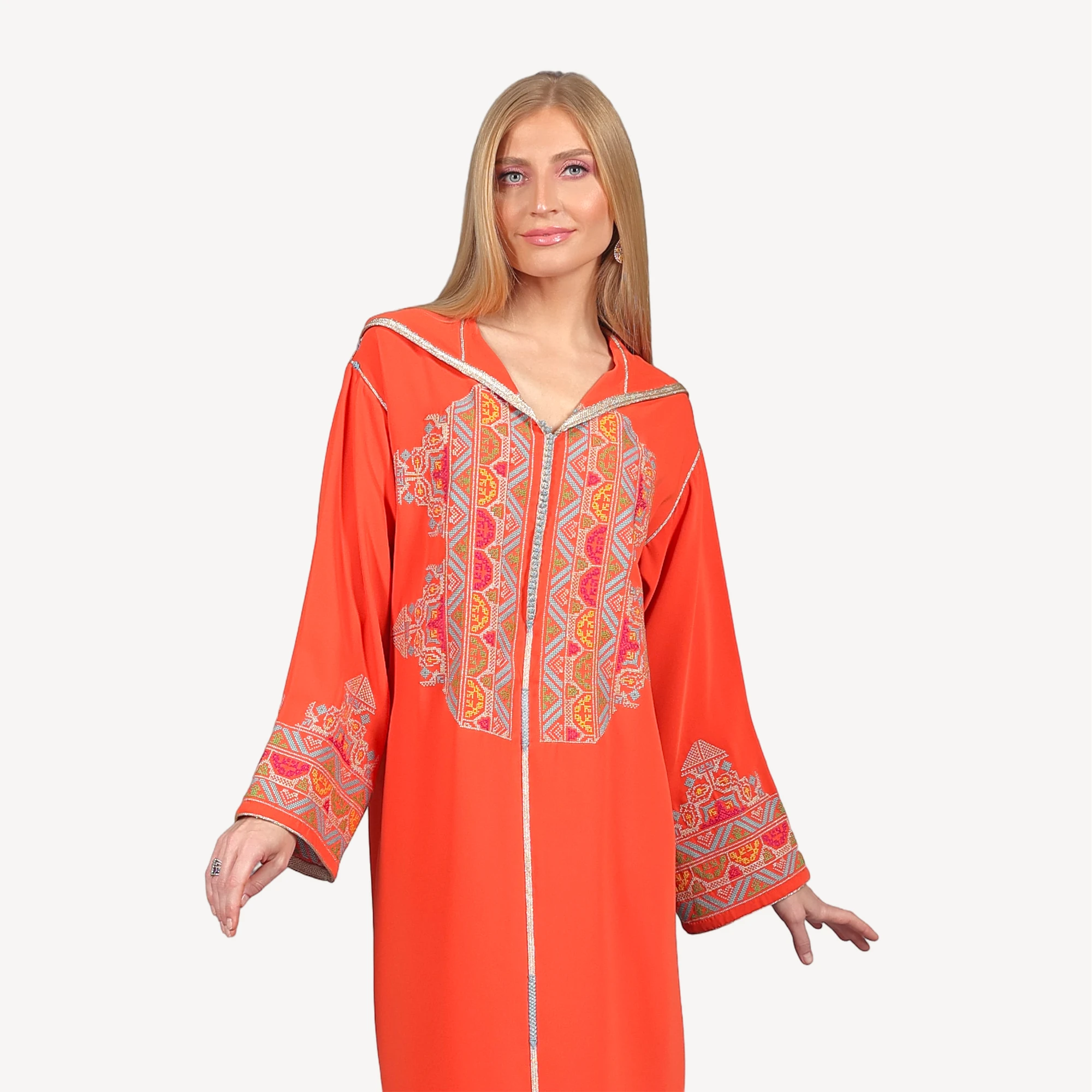 Djellaba-Shamma-Mautassin-Orange1.webp Djellaba Shamma Mautassin en orange vibrant, une djellaba artisanale en crêpe avec broderies fines, idéale pour les événements spéciaux.
