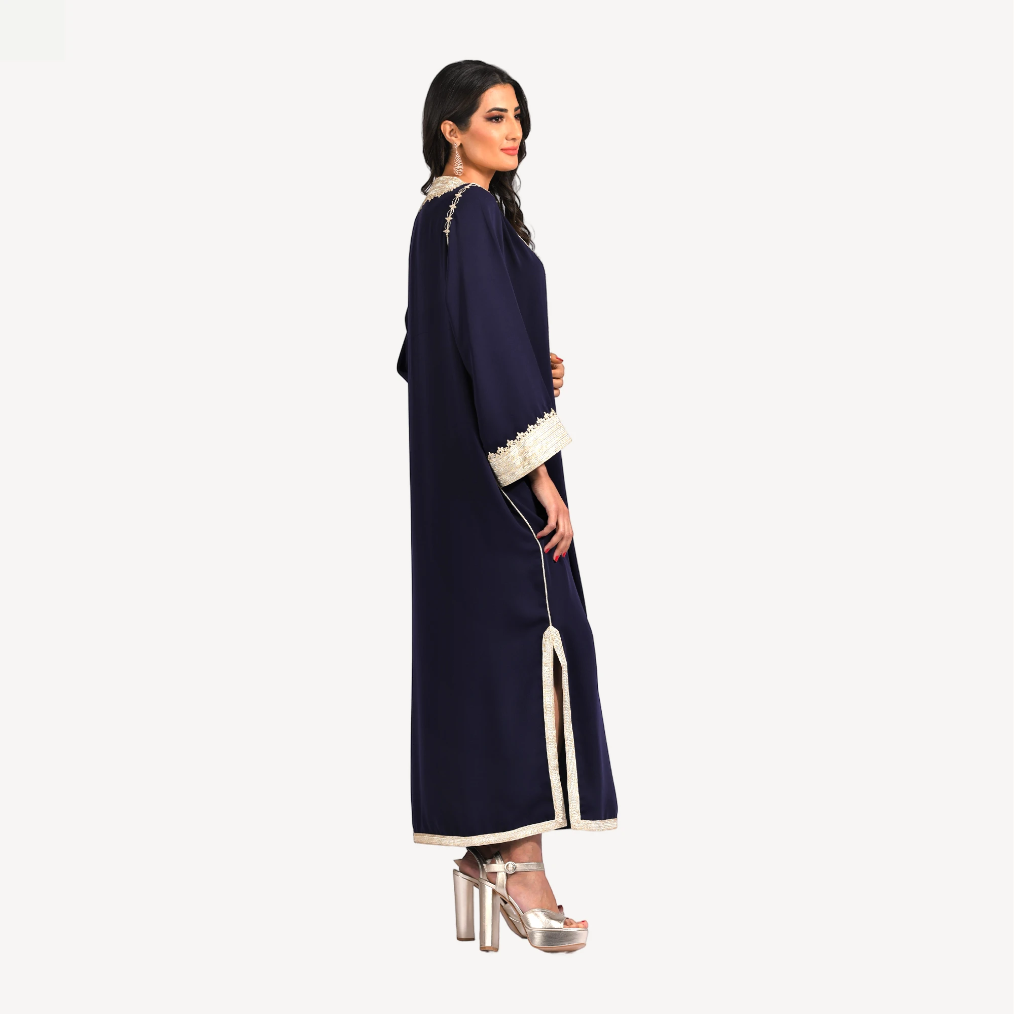 Gandoura-Abeer-bleu-nuit1.webp